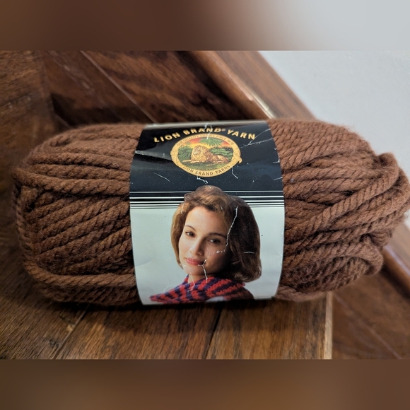 Lion Brand Hometown USA Super Bulky Cleveland Brown Yarn 3 x 5oz/142g - Picture 4 of 6